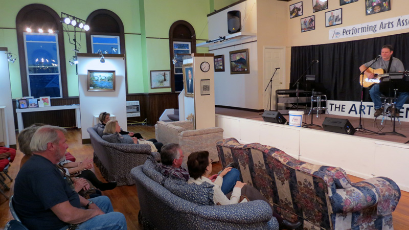 Jon Rosenblum entertains the audience